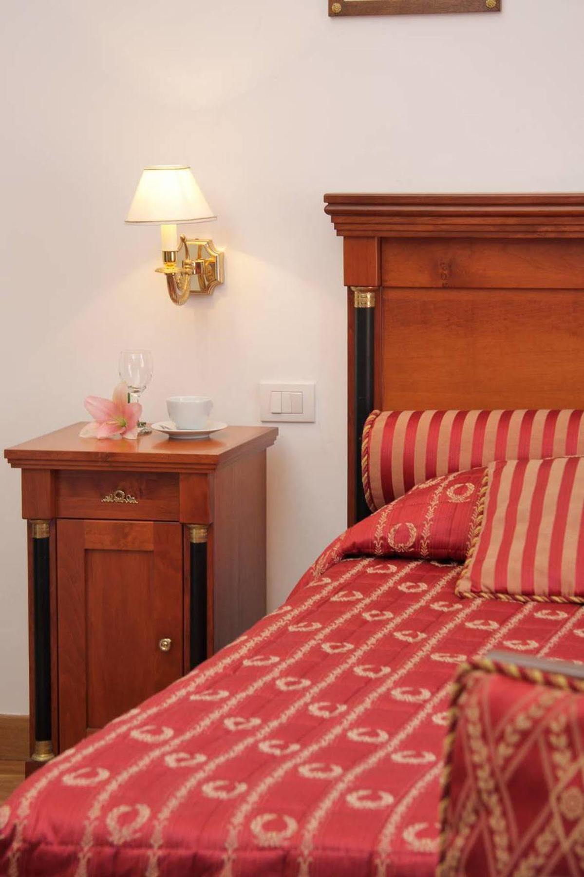 Отель Relais Pierret Рим Экстерьер фото